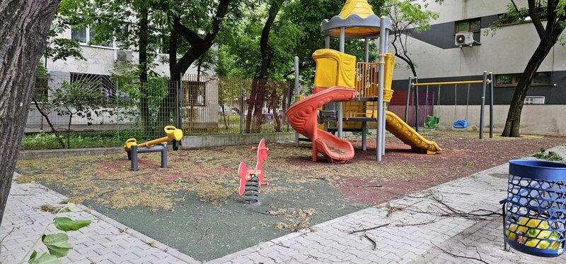 Brancoveanu - Oltenitei - bloc 1983 - nerenovat